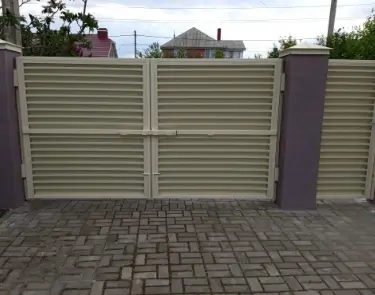 Распашные ворота с автоматикой в Киришах под ключ