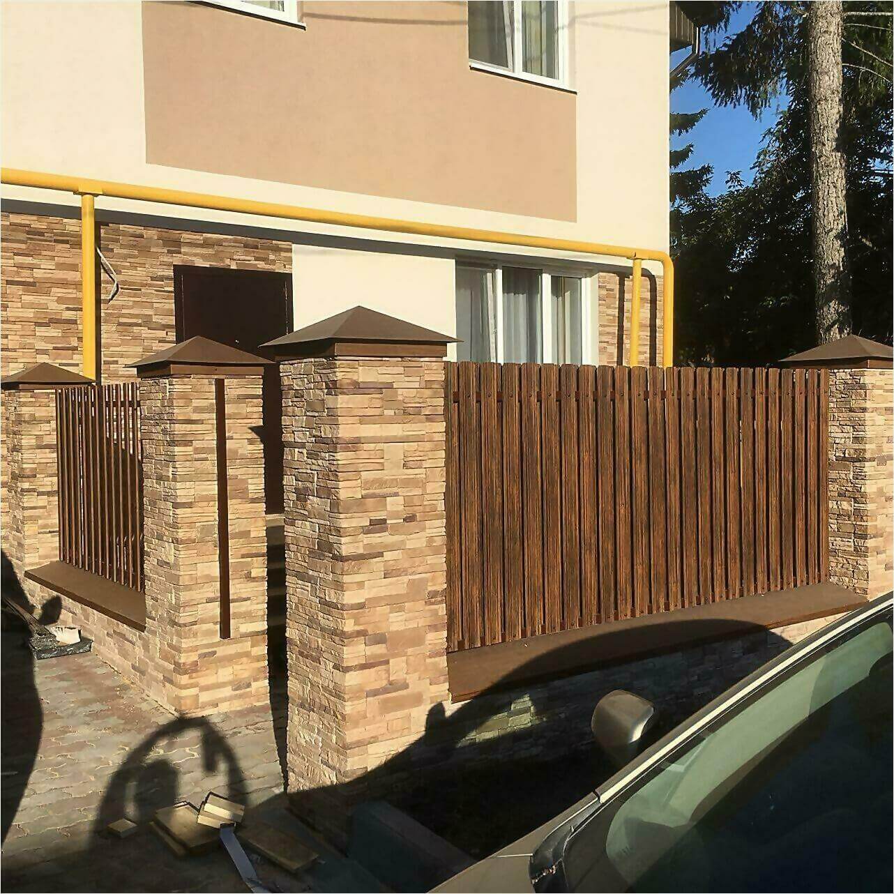 забор из штакетника 70м каштан фото3 в Киришах