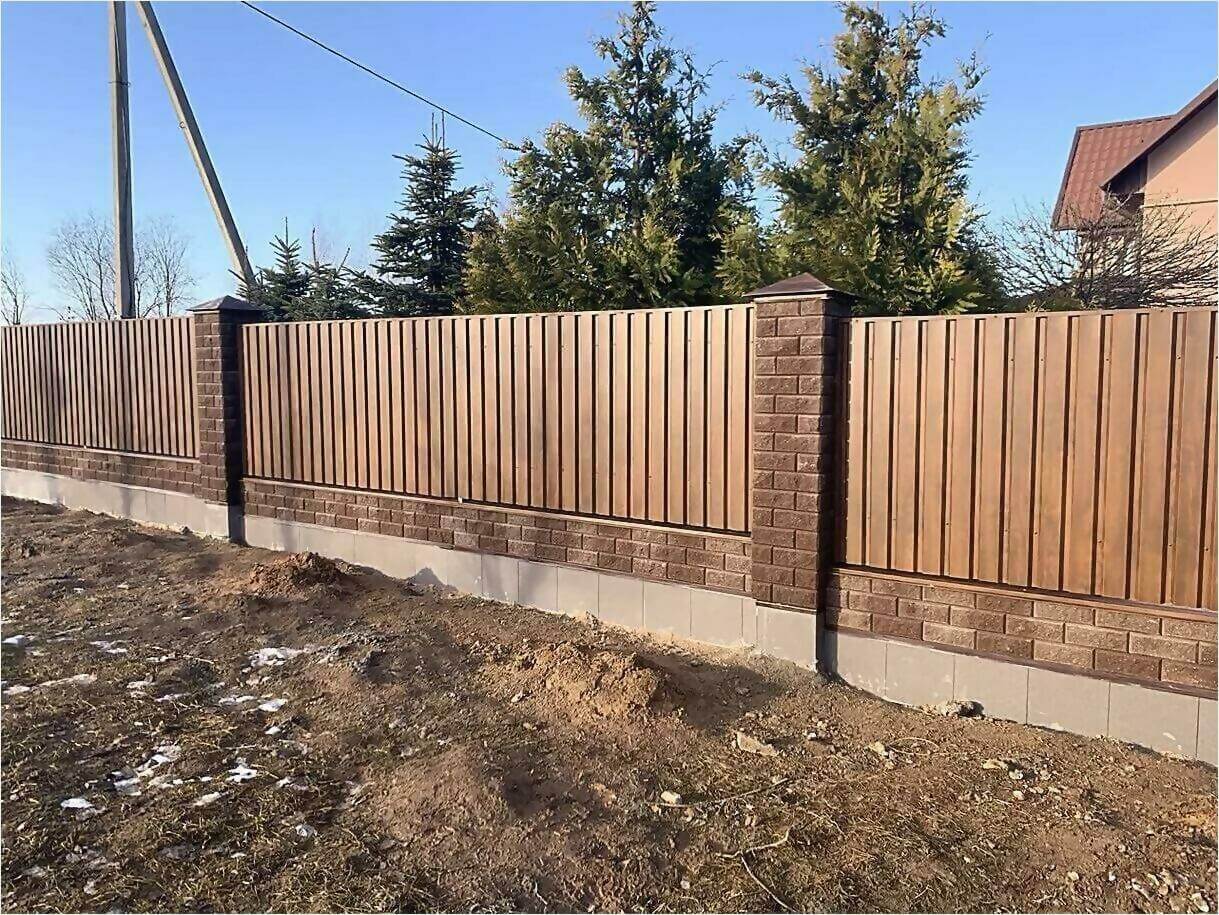 Забор из профлиста НС-21 цвет Printech темное дерево фото7 в Киришах