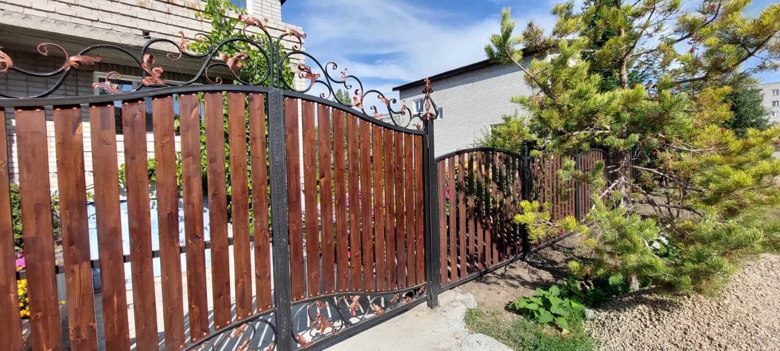забор из штакетника каштан красный фото1 в Киришах
