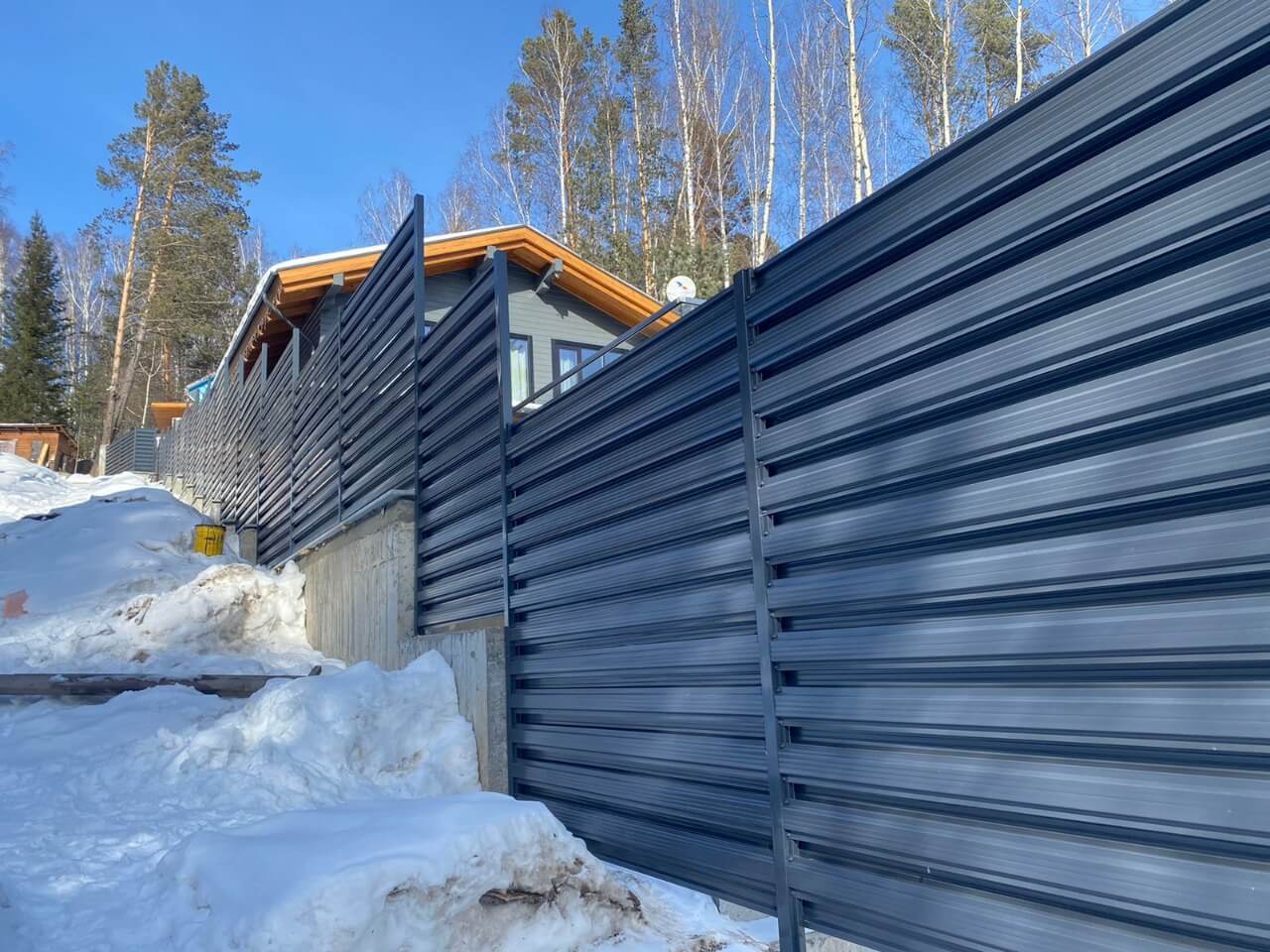 забор из штакетника 130м ral7024/7024 серый графит фото5 в Киришах