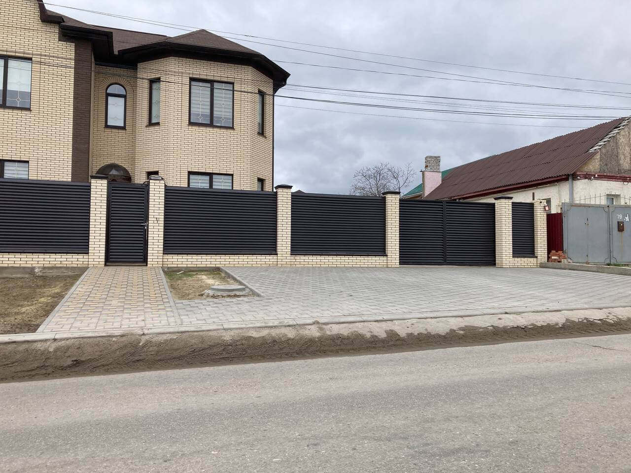 Забор с ламелями Еврожалюзи RAL8019/8019 темный Шоколад МАТТЕ фото3 в Киришах