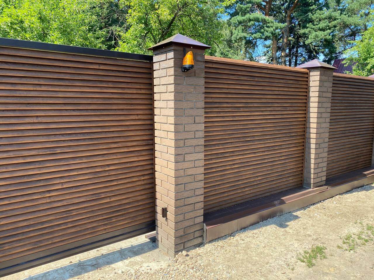Забор-жалюзи с ламелями Реснички Printech Каштан фото1 в Киришах