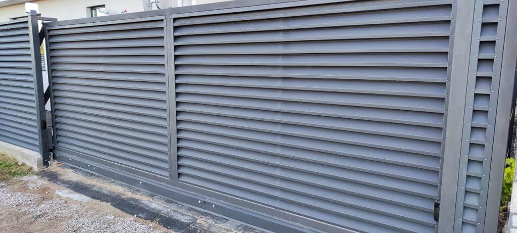 забор с ламелями эко-z ral7024/7024 серый графит двусторонний матте фото7 в Киришах