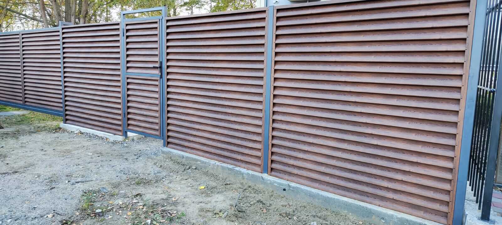 забор-жалюзи с ламелями еврожалюзи printech каштан фото1 в Киришах