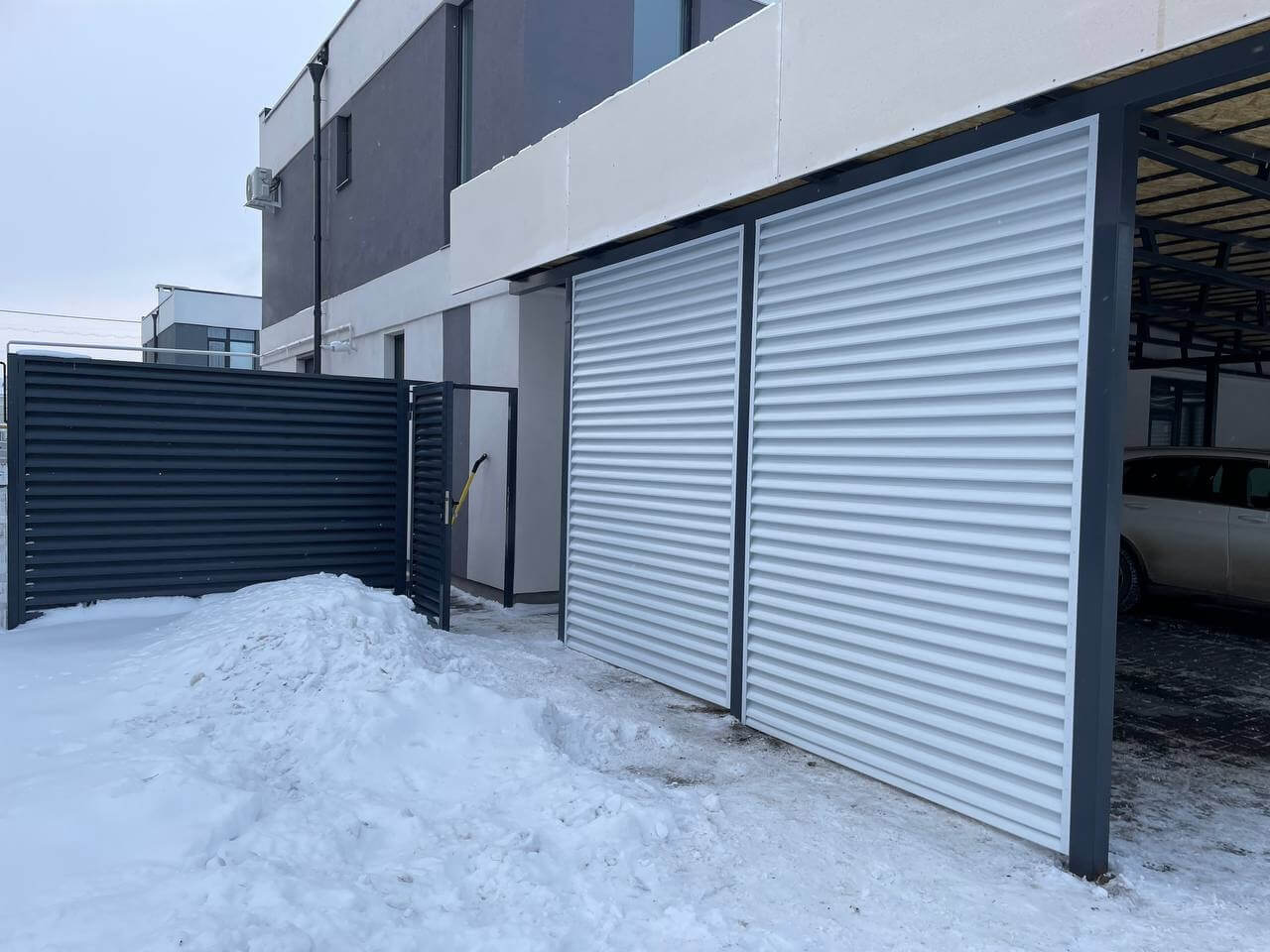 Парковочное место из ламелей Еврожалюзи RAL9003/9003 Белый двусторонний фото 1 в Киришах