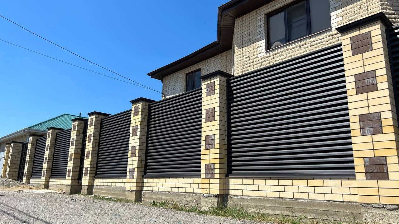 Забор-жалюзи 45м RAL8019 Темный Шоколад матовый в Киришах