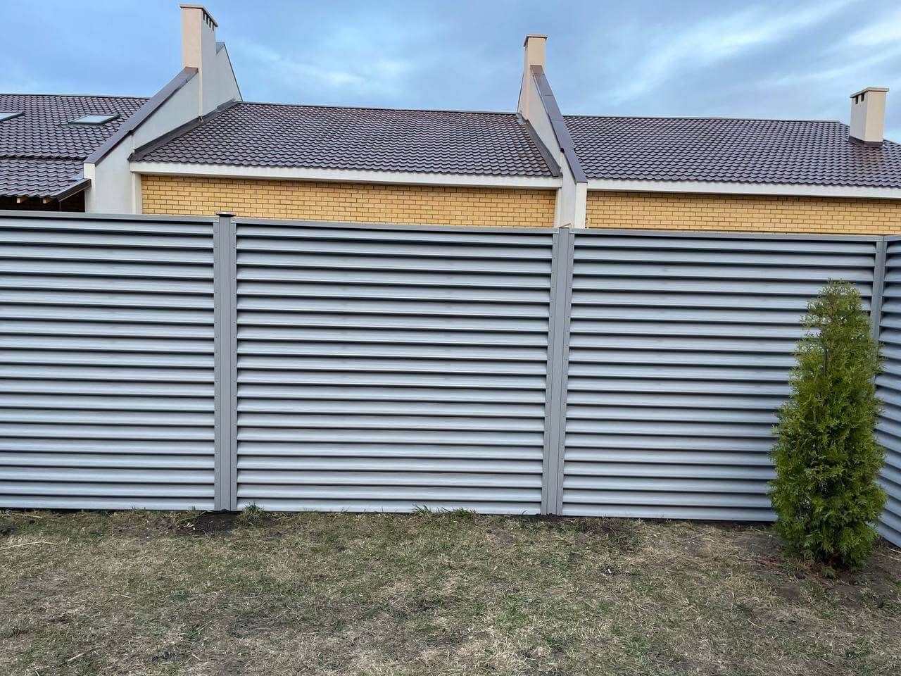 Забор из ламелей Еврожалюзи 44м RAL7004 Серый фото 1 в Киришах