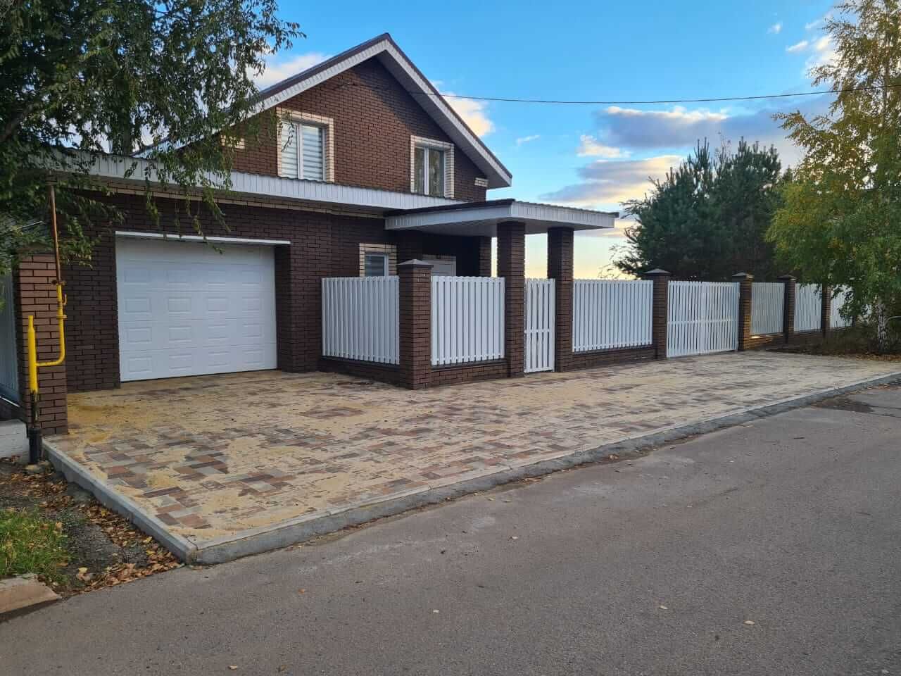 Забор из полукруглого штакетника 33м RAL9003 Белый фото 3 в Киришах