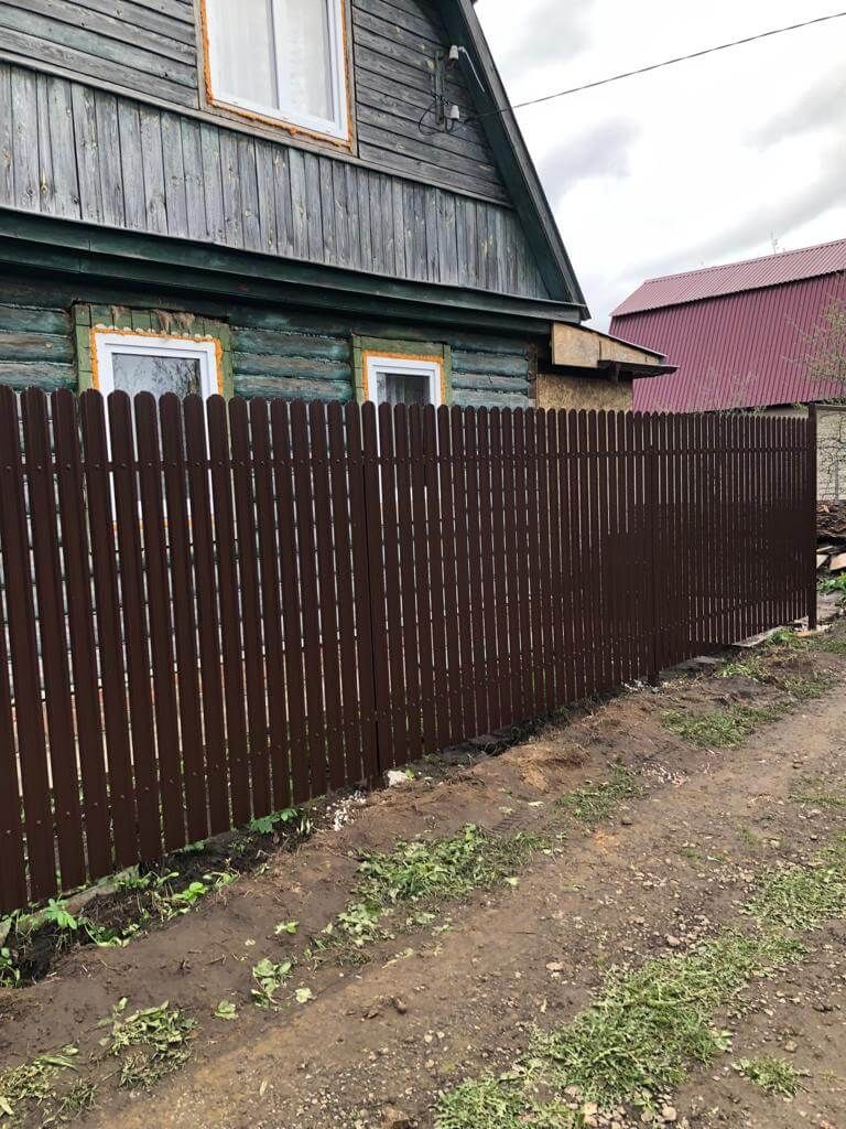 Забор из штакетника ЭКО-М 22м RAL8017/8017 Шоколад двусторонний в Киришах