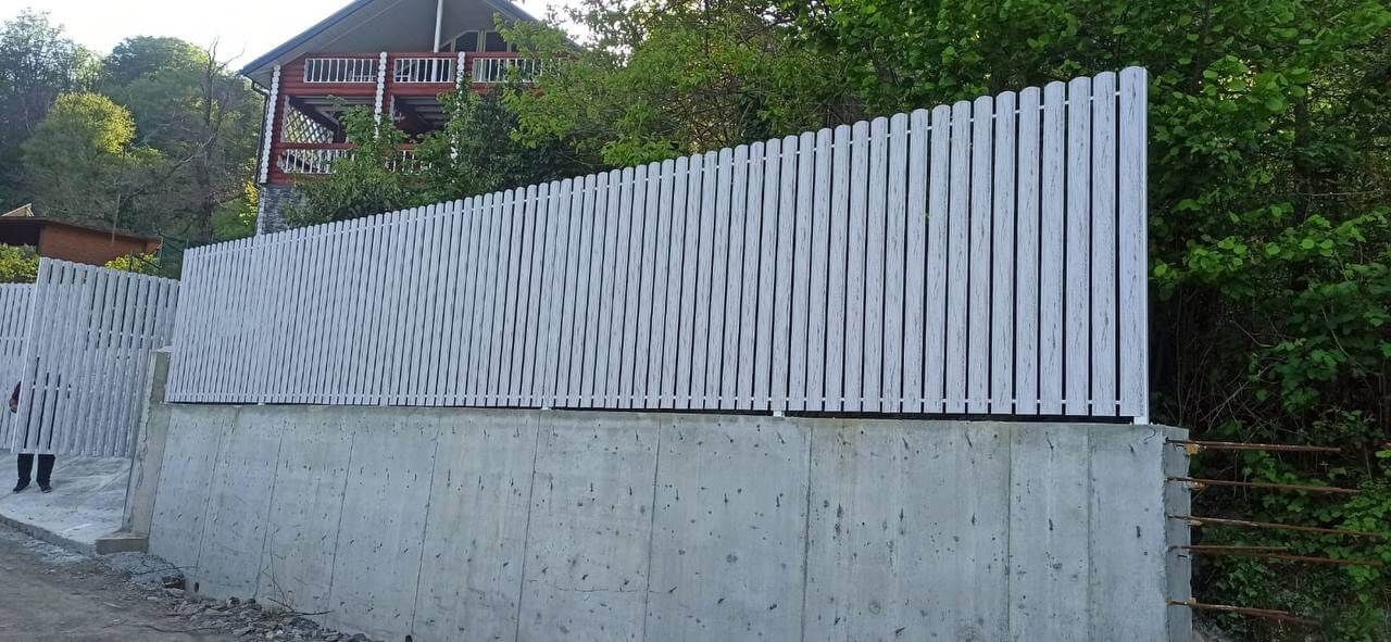 Забор из штакетника 41м в оттенке под дерево Беленый Дуб 2xPrintech двусторонний фото 9 в Киришах