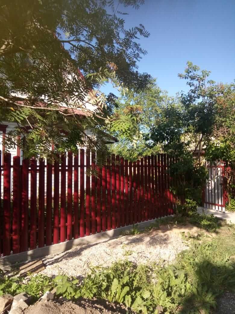 Забор из фигурного штакетника 21м RAL3005 Красное Вино фото 1 в Киришах