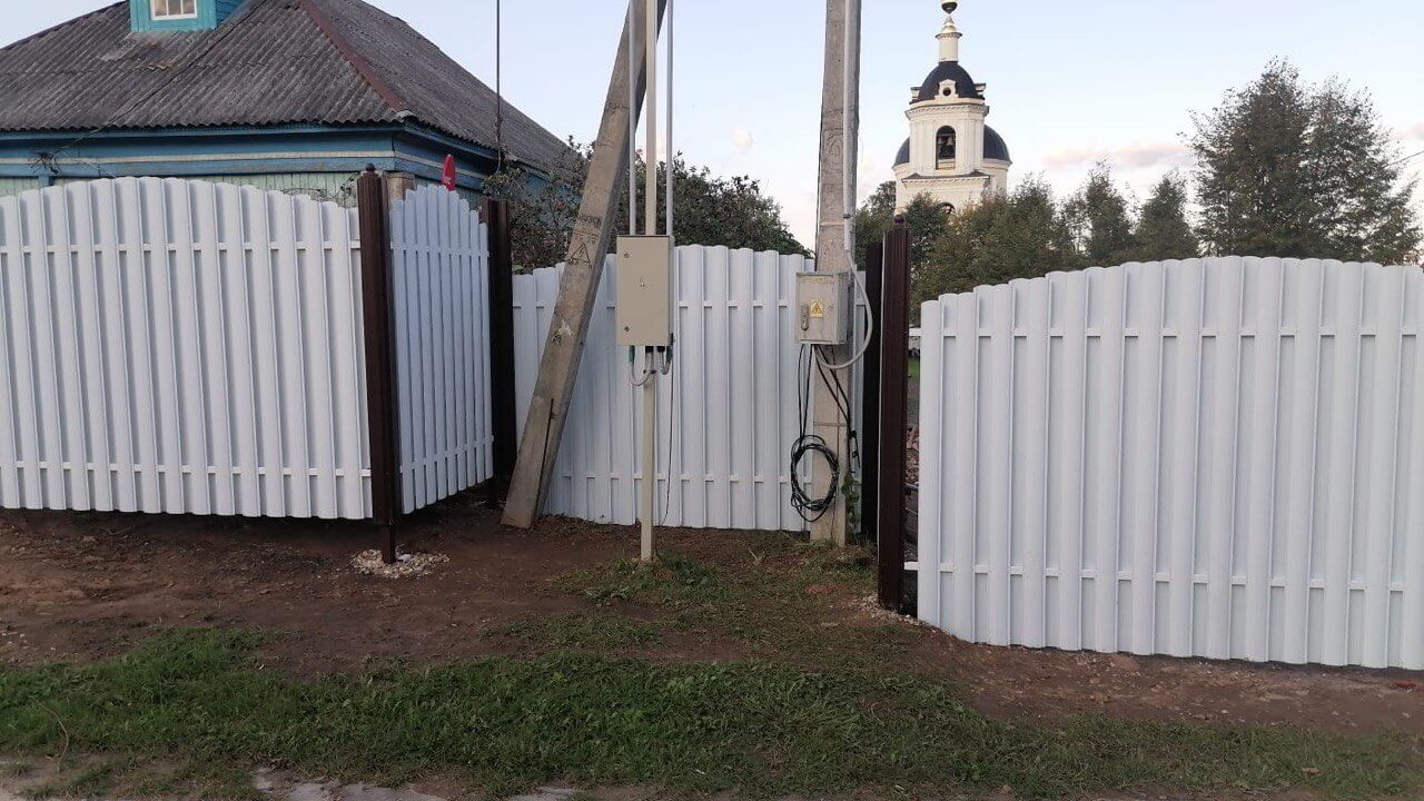 Забор из евроштакетника 24м RAL9003/9003 Белый двухсторонний фото 3 в Киришах