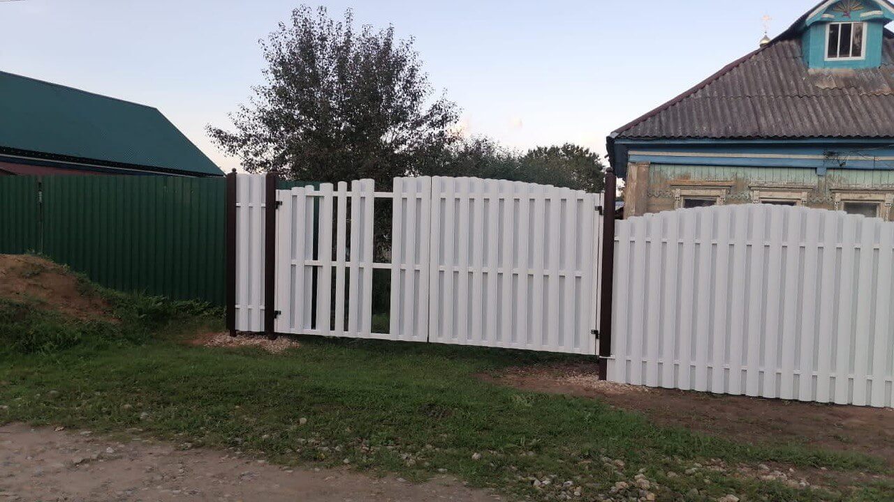 Забор из евроштакетника 24м RAL9003/9003 Белый двухсторонний фото 1 в Киришах