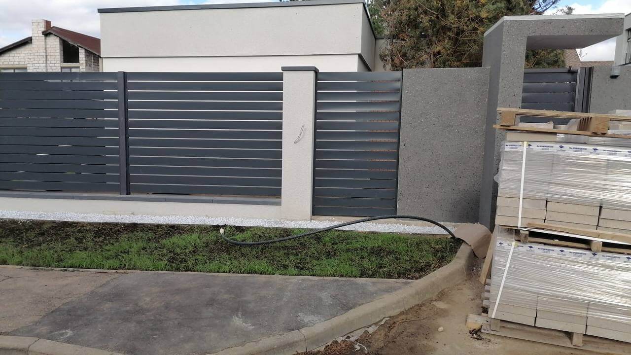 Забор-ранчо из металлопланкена 36м RAL7024 Серый Графит фото 8 в Киришах
