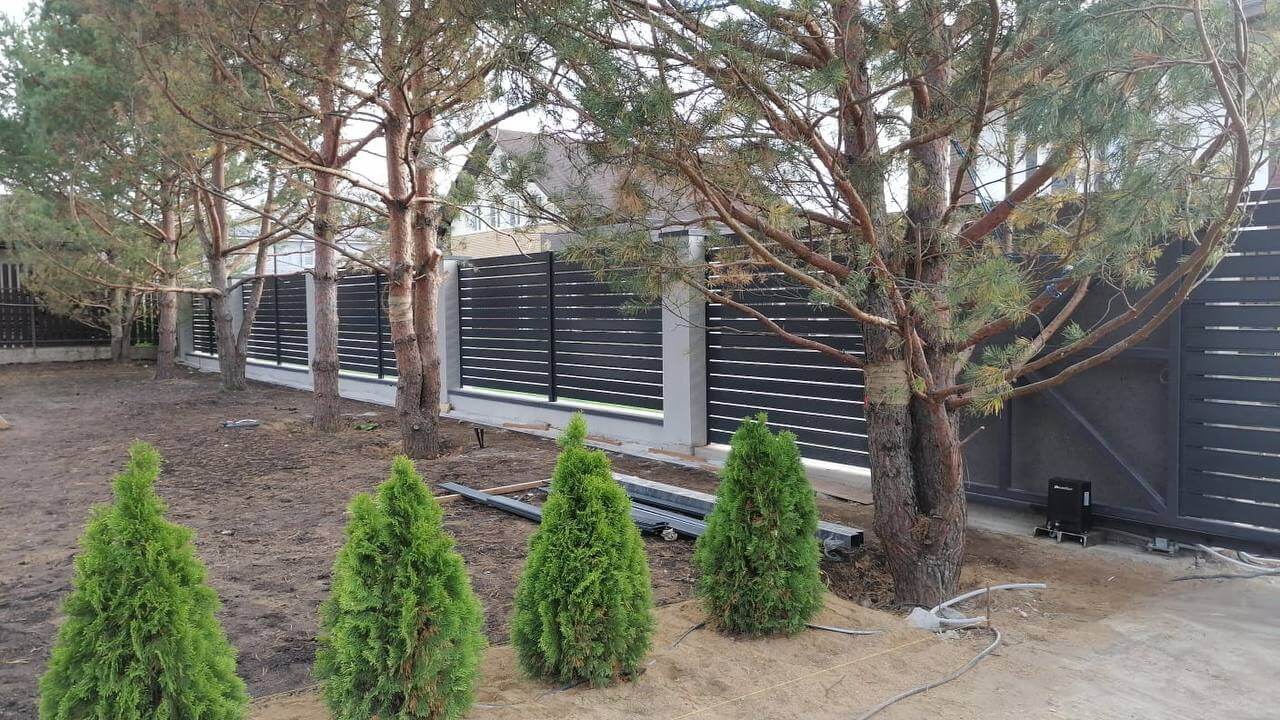 Забор-ранчо из металлопланкена 36м RAL7024 Серый Графит фото 6 в Киришах