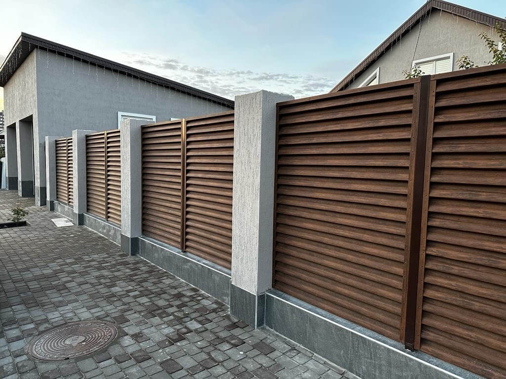 Забор-жалюзи из ламелей Еврожалюзи 23м Каштан Printech фото 2 в Киришах