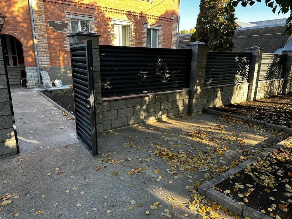 Забор-жалюзи 19м RAL7024/7024 Серый Графит двусторонний MATTE фото 5 в Киришах