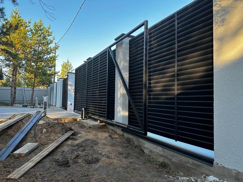 Забор-жалюзи 18м RAL9005/9005 Черный двухсторонний МАТТЕ фото 1 в Киришах