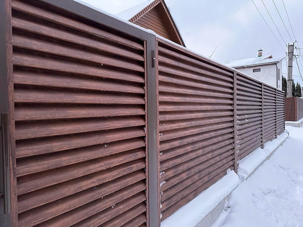 Забор-жалюзи из ламелей еврожалюзи 43м Каштан Printech фото 3 в Киришах