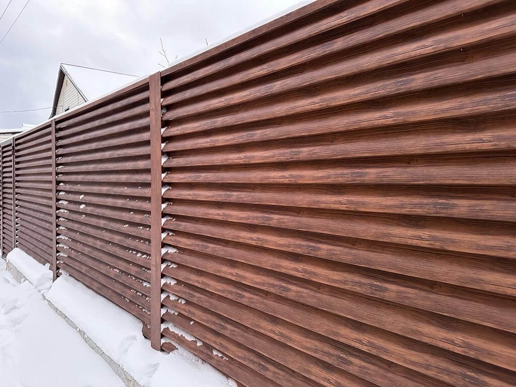 Забор-жалюзи из ламелей еврожалюзи 43м Каштан Printech в Киришах