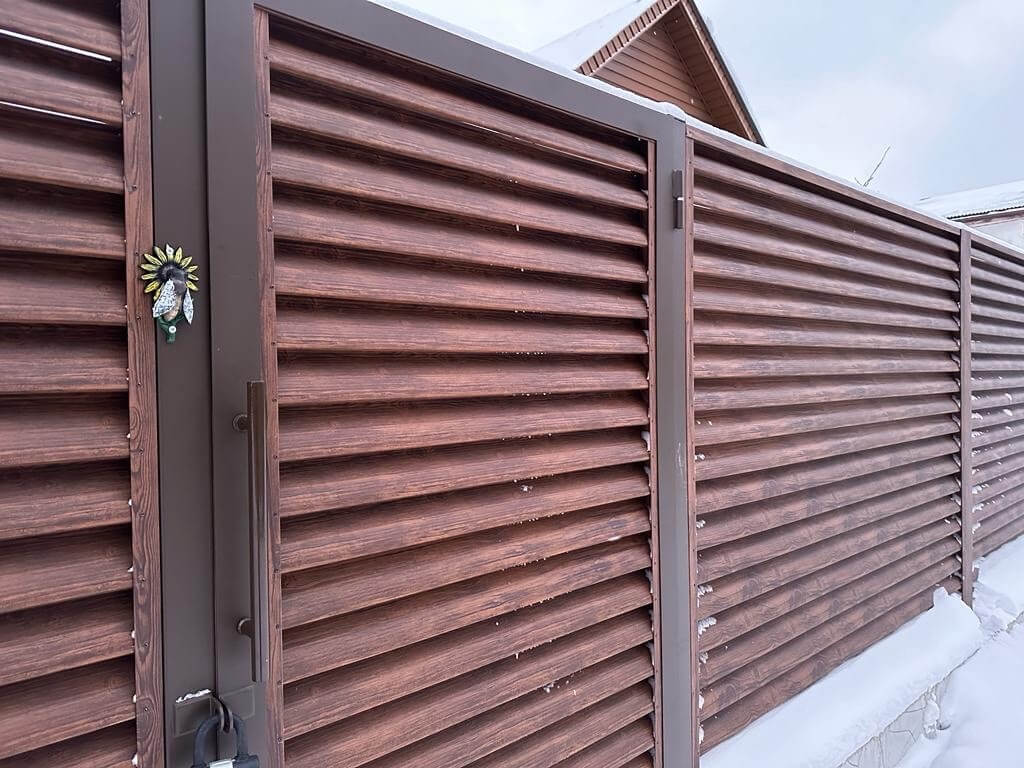 Забор-жалюзи из ламелей еврожалюзи 43м Каштан Printech фото 2 в Киришах