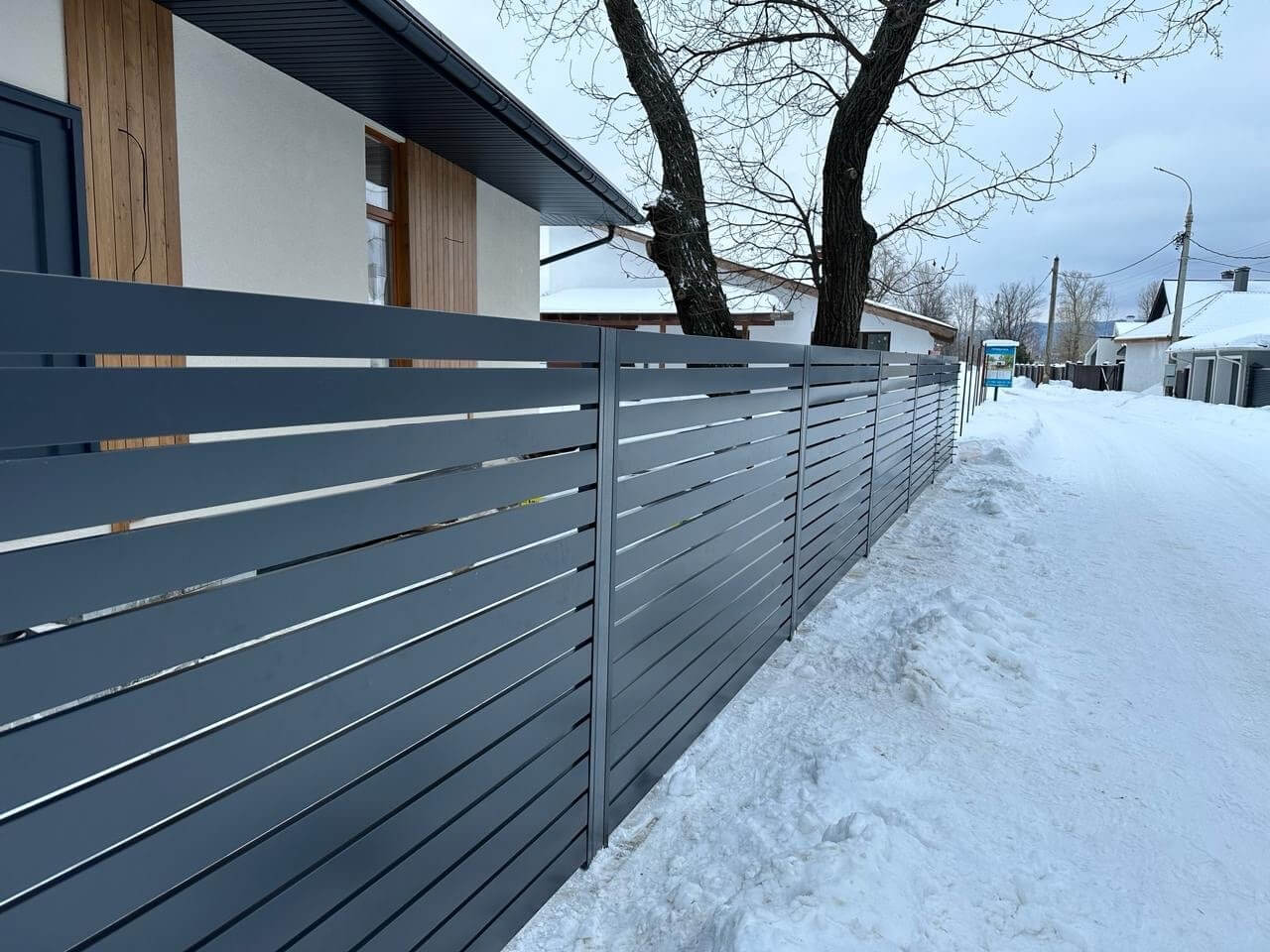Забор-ранчо из металлопланкена 37м RAL7024 Серый Графит фото 5 в Киришах