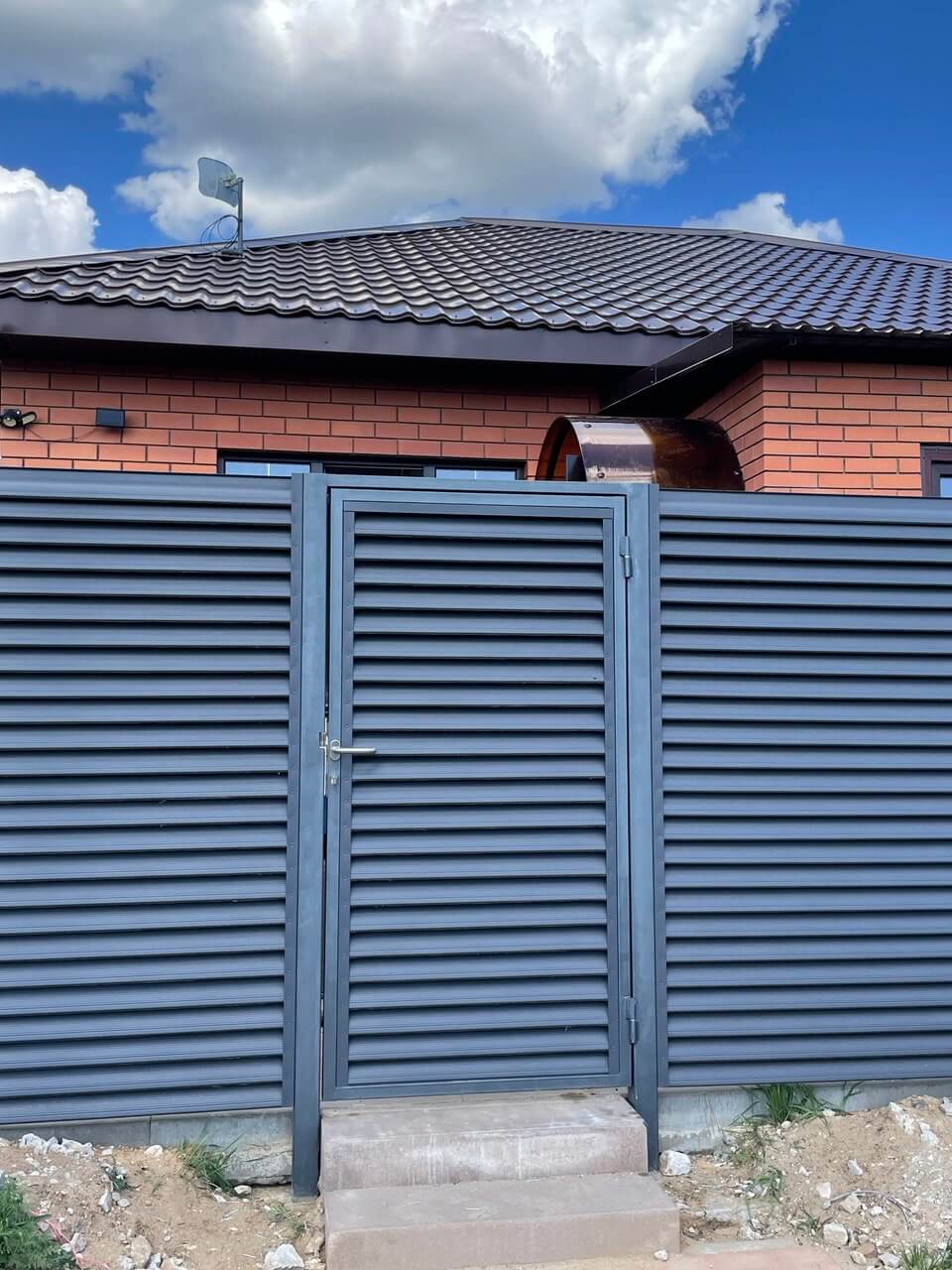 Забор из ламелей еврожалюзи 24м RAL7024 Серый Графит МАТТЕ фото 2 в Киришах