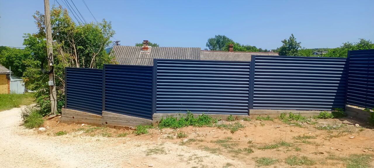Забор-жалюзи из ламелей Еврожалюзи 53м RAL7024 Серый Графит МАТТЕ фото 6 в Киришах