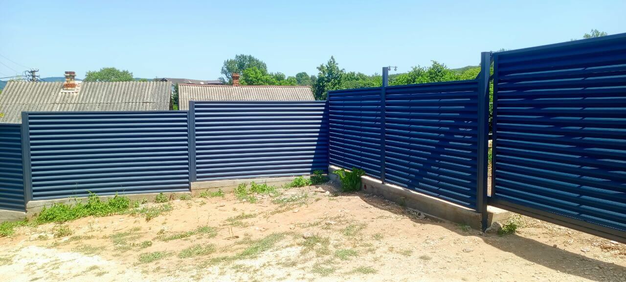 Забор-жалюзи из ламелей Еврожалюзи 53м RAL7024 Серый Графит МАТТЕ фото 4 в Киришах