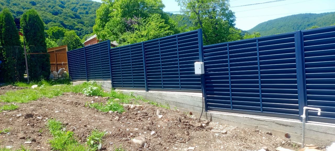 Забор-жалюзи из ламелей Еврожалюзи 53м RAL7024 Серый Графит МАТТЕ фото 3 в Киришах