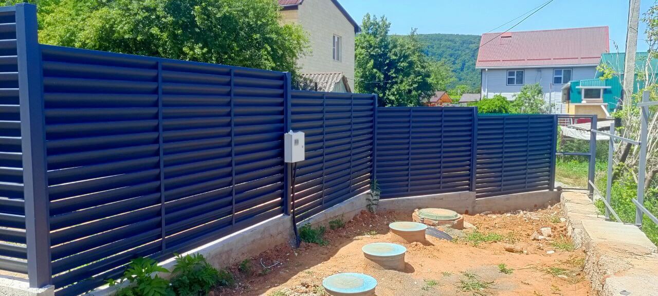 Забор-жалюзи из ламелей Еврожалюзи 53м RAL7024 Серый Графит МАТТЕ фото 2 в Киришах
