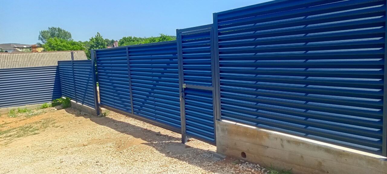 Забор-жалюзи из ламелей Еврожалюзи 53м RAL7024 Серый Графит МАТТЕ фото 15 в Киришах
