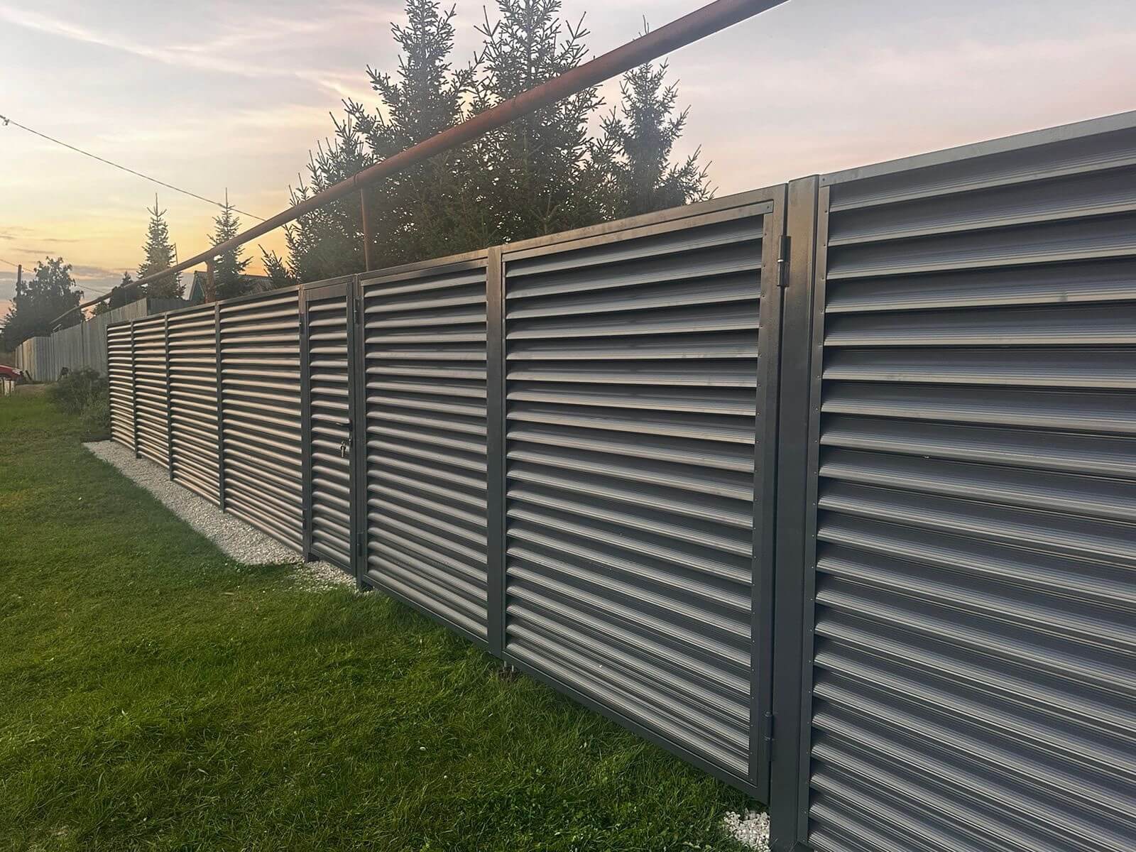 Забор из ламелей Еврожалюзи 26м RAL7024/7024 Серый Графит двусторонний в Киришах