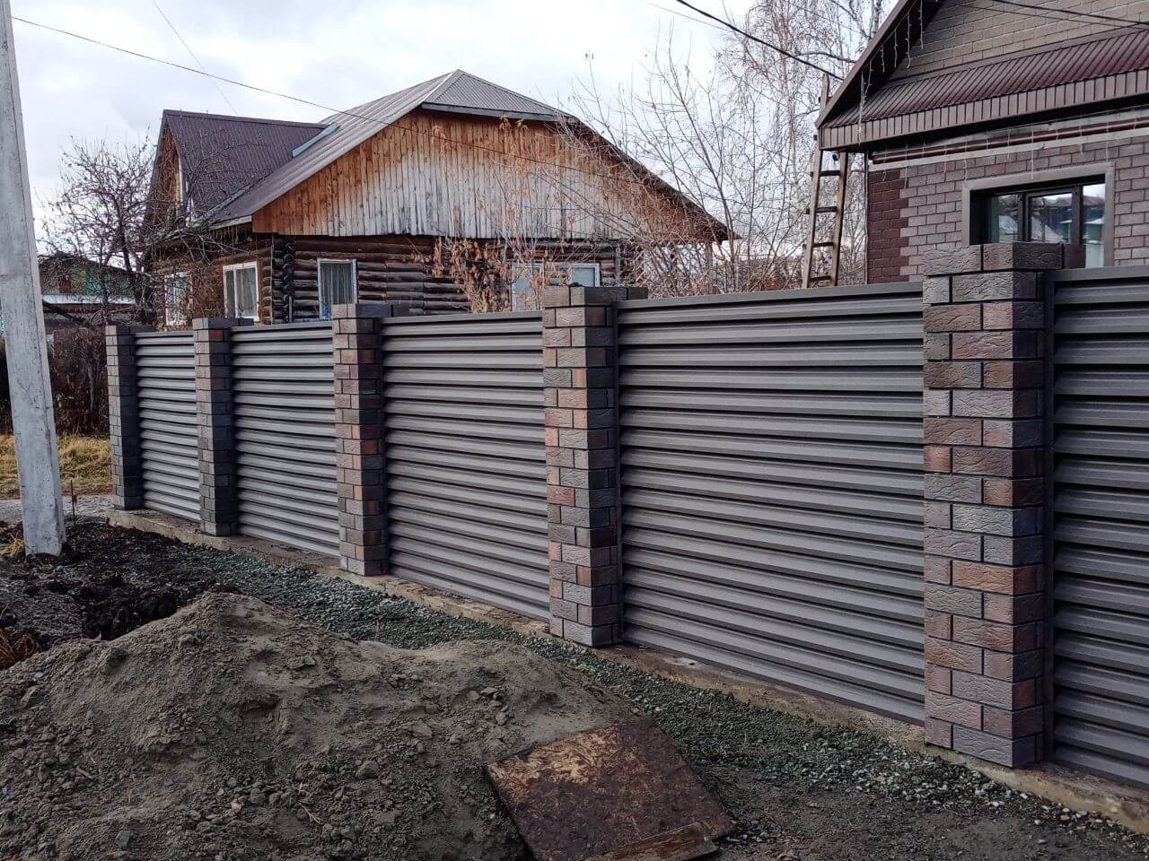 Забор-жалюзи из ламелей ЭКО-Z-US (усиленные) 30м RAL8019/8019 Темный Шоколад двусторонний МАТТЕ в Киришах