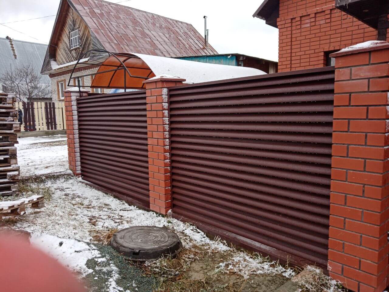 Забор из ламелей еврожалюзи 12м RAL8017/8017 Шоколад двусторонний МАТТЕ фото 3 в Киришах