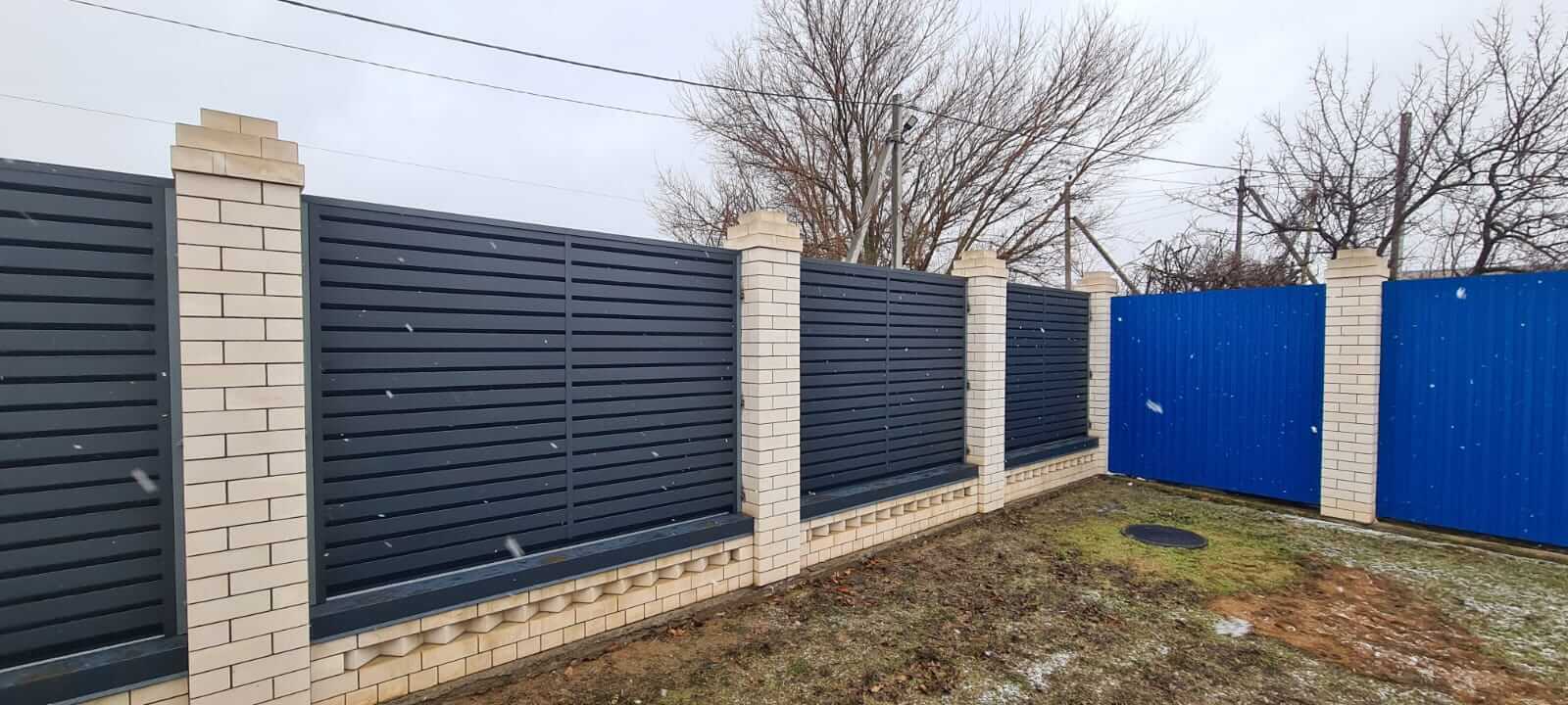 Забор-жалюзи из ламелей Хай-Тек 23м RAL7024/7024 Серый Графит двусторонний МАТТЕ фото 6 в Киришах