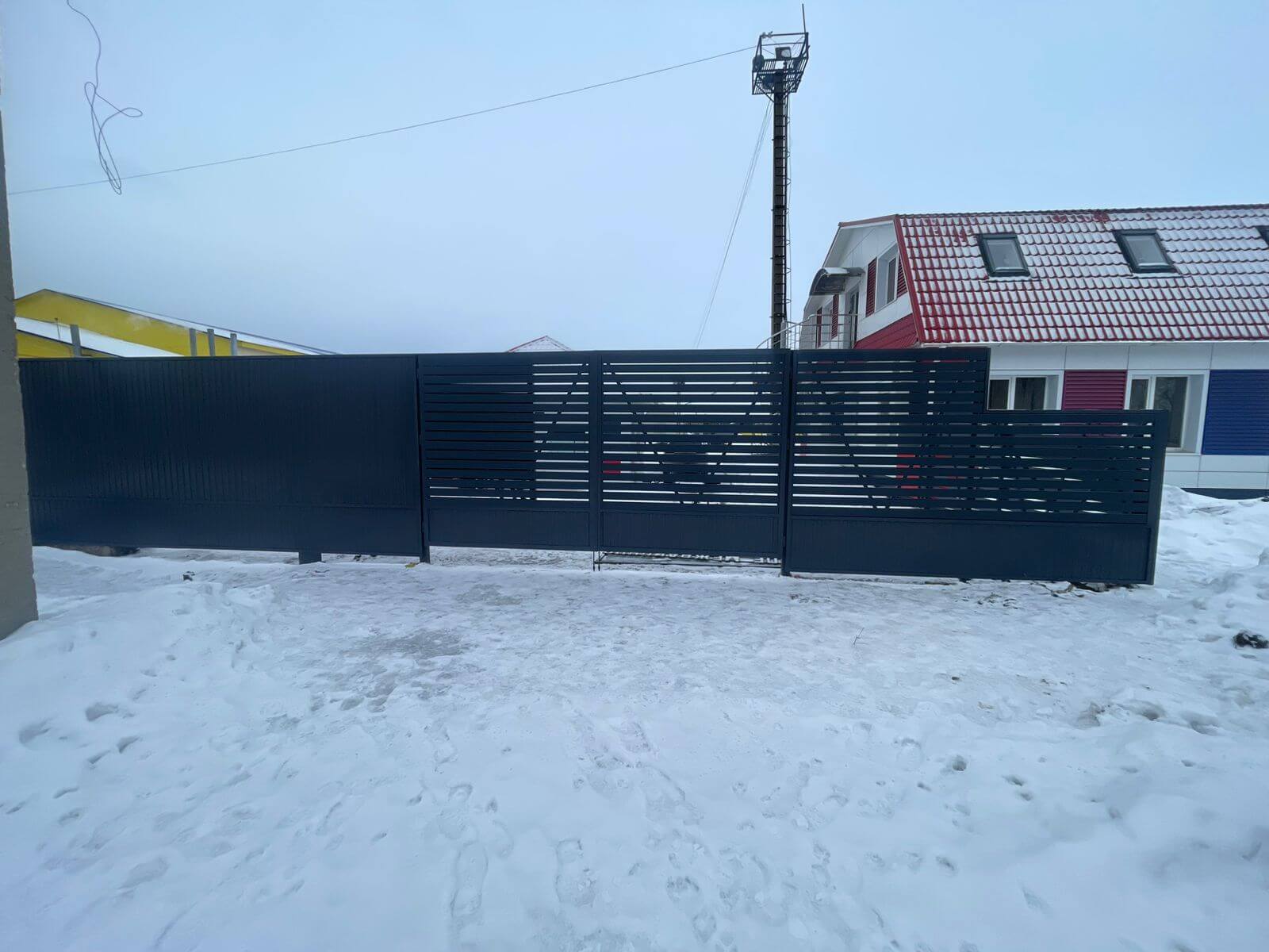 Забор-ранчо из металлического планкена 11м RAL7024 Серый Графит фото 2 в Киришах