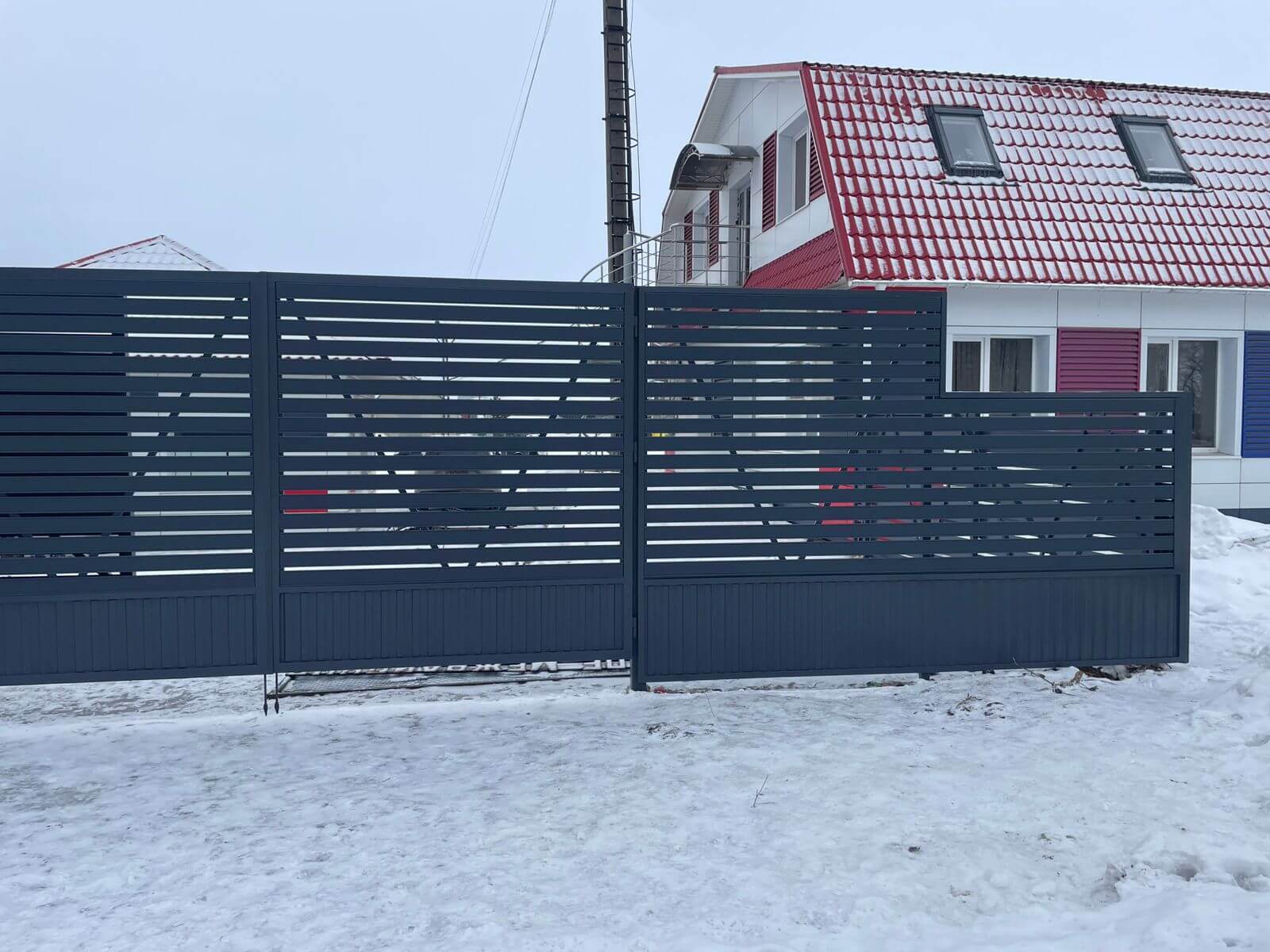 Забор-ранчо из металлического планкена 11м RAL7024 Серый Графит фото 1 в Киришах