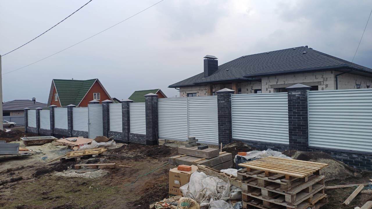 Забор-жалюзи из ламелей ЭКО-Z 94м RAL9003/9003 Белый двусторонний фото 2 в Киришах