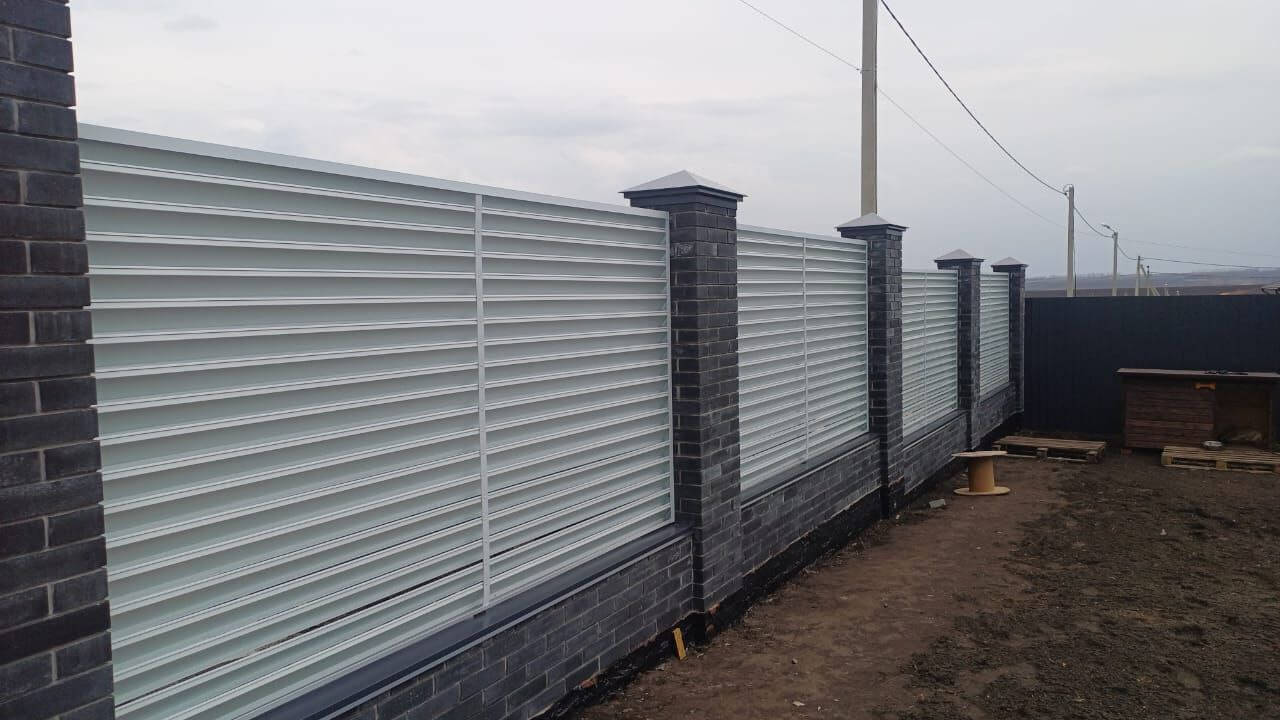 Забор-жалюзи из ламелей ЭКО-Z 94м RAL9003/9003 Белый двусторонний фото 1 в Киришах