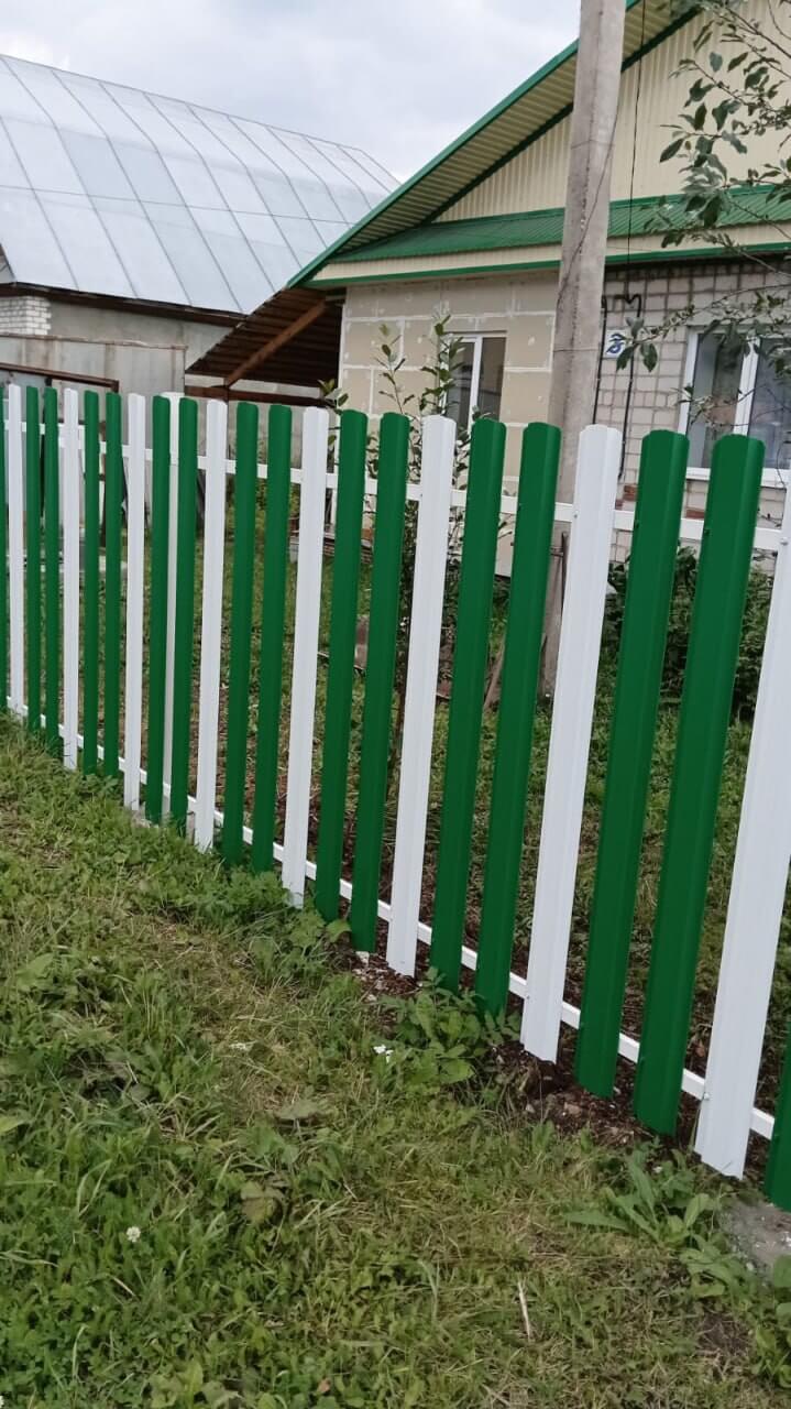 Забор из евроштакетника 10м RAL9003 Белый, RAL6029 Зеленая Мята фото 2 в Киришах