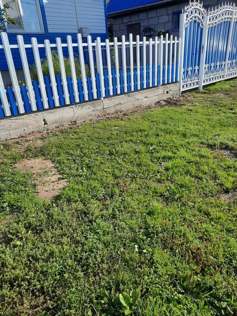 Забор из евроштакетника 14м RAL9003 Белый, RAL5005 Синий Сигнал фото 3 в Киришах