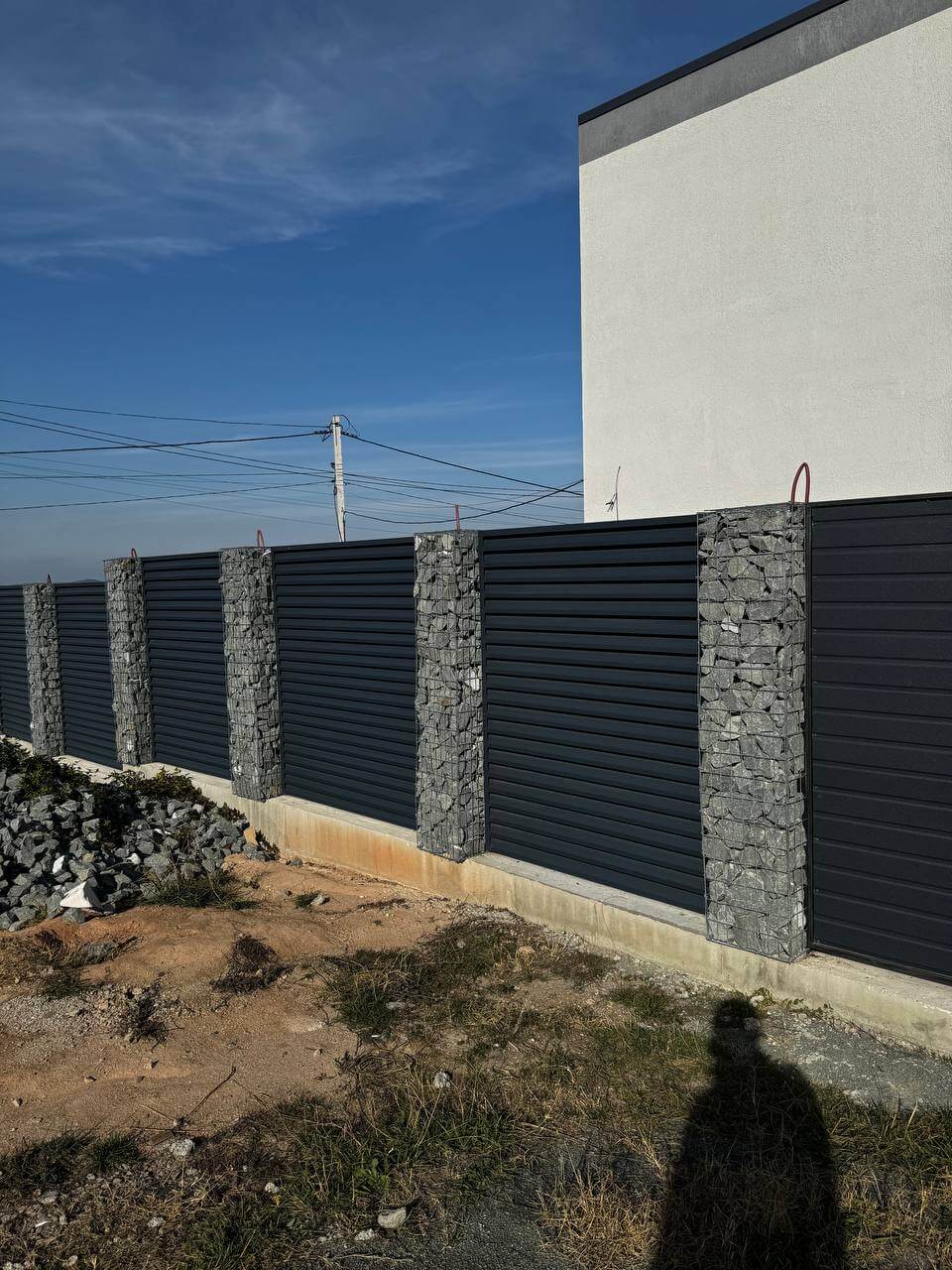 Забор-жалюзи из ламелей ЭКО-Z-US усиленных 36м RAL7024/7024 Серый Графит двусторонний МАТТЕ фото 6 в Киришах