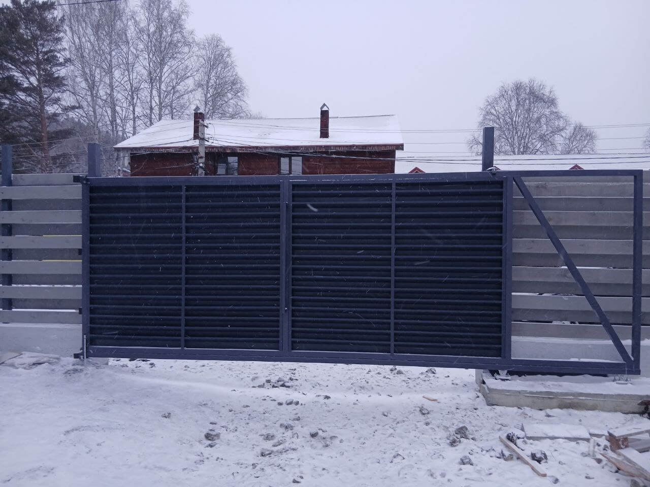 Входная группа из ламелей Хай-Тек RAL7024/7024 Серый Графит двусторонний МАТТЕ фото 17 в Киришах