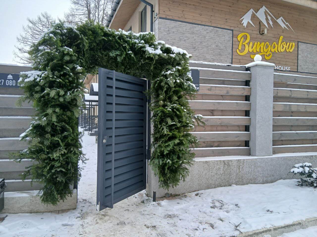 Входная группа из ламелей Хай-Тек RAL7024/7024 Серый Графит двусторонний МАТТЕ фото 15 в Киришах