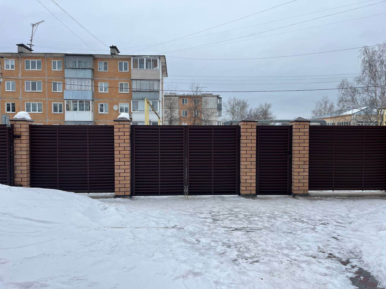 Забор-жалюзи из ламелей ЭКО-Z 87м RAL8017/8017 Шоколад двусторонний МАТТЕ фото 1 в Киришах