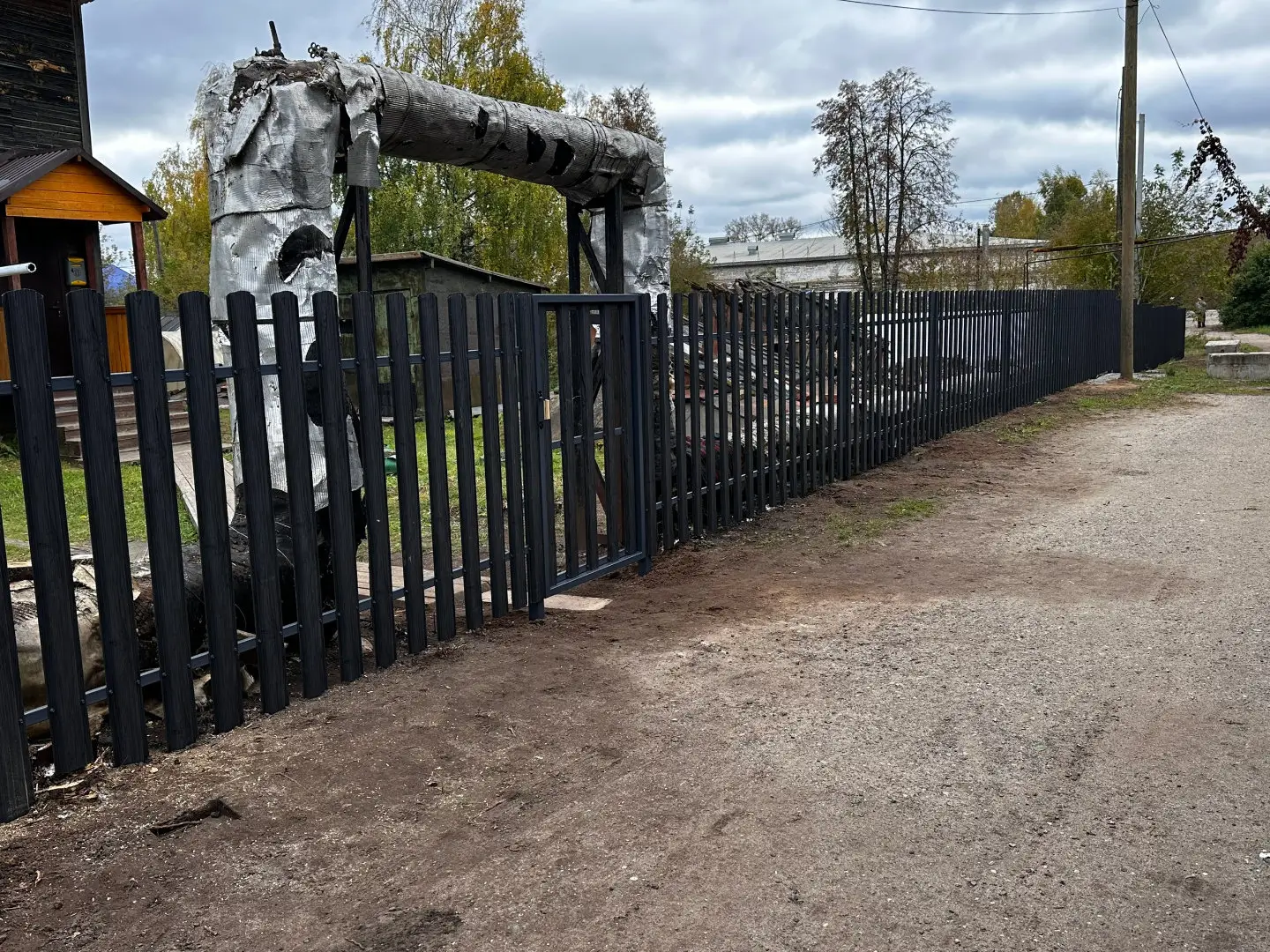 Забор из евроштакетника 63м Черное Дерево 3D Принтек фото 5 в Киришах