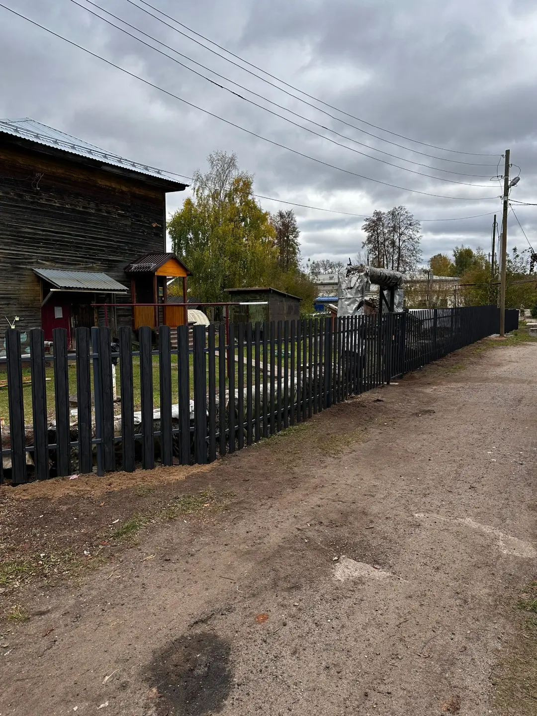 Забор из евроштакетника 63м Черное Дерево 3D Принтек фото 3 в Киришах