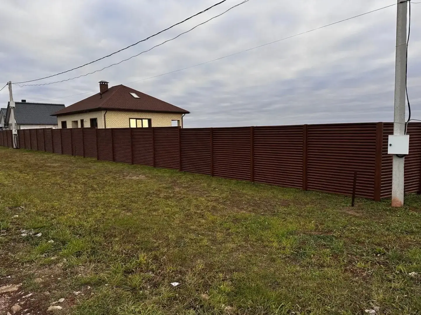 Забор-жалюзи из ламелей ЭКО-Z 58м Темный Дуб 3D Принтек фото 2 в Киришах